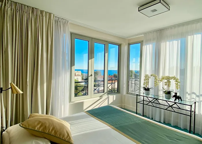 Western Journel Juan-les-pins Hotel