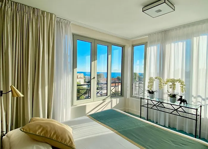 Western Journel Juan-les-pins Hotel