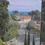 Western Journel Juan-les-pins Hotel