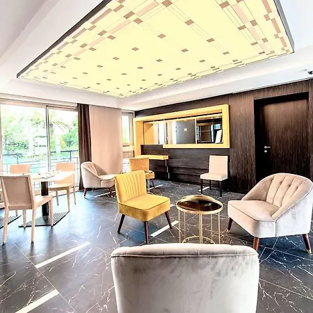 ホテル Western Journel Juan-les-pins 3*