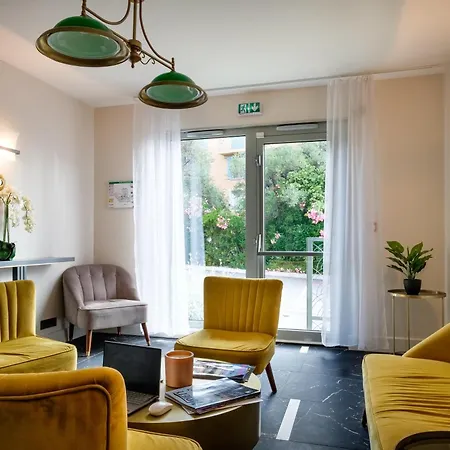 ホテル Western Journel Juan-les-pins 3*