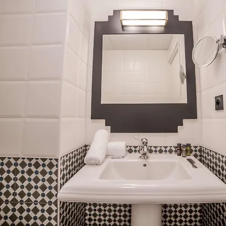 Western Journel Juan-les-pins Hotel 3*