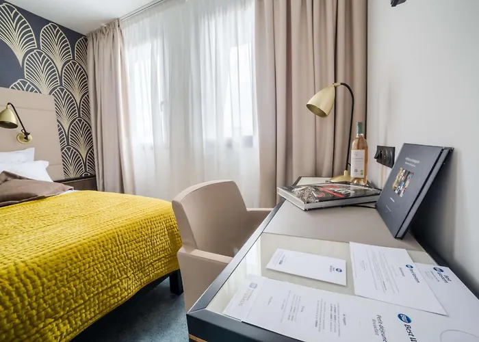 Western Journel Juan-les-pins Hotel