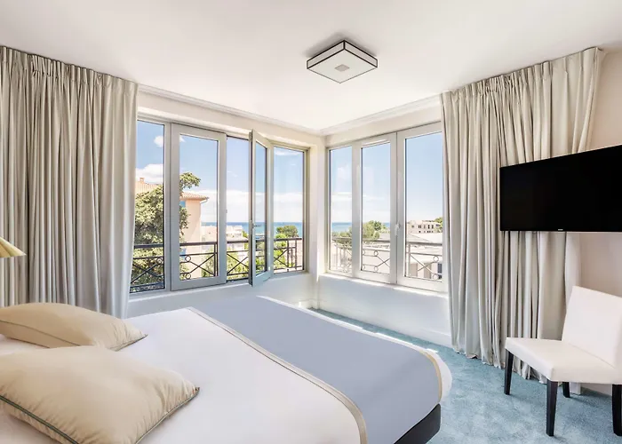 Western Journel Juan-les-pins Отель Антиб