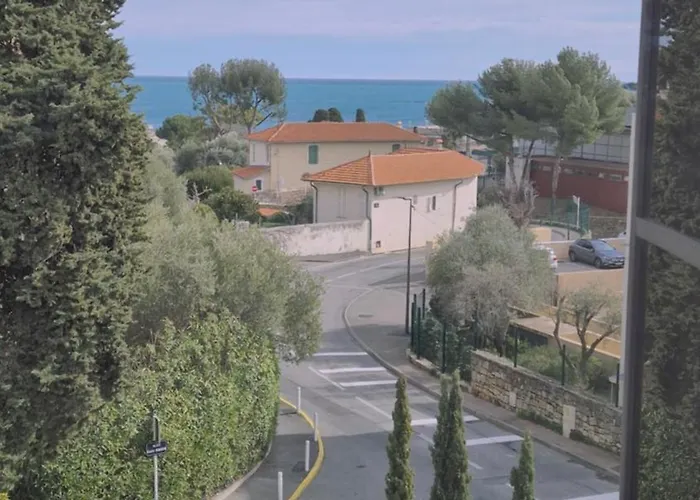 Western Journel Juan-les-pins Отель