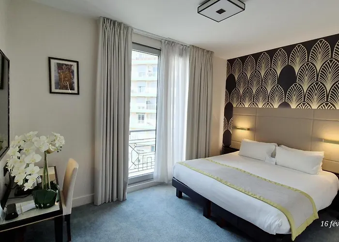 Western Journel Juan-les-pins Отель 3*