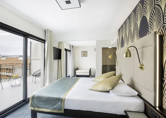 Western Journel Juan-les-pins Антиб